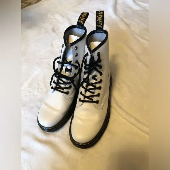 New Dr. Martens 1460 Bex Lug Sole Boots (Women), size women 7, lace up leather - Picture 3 of 16